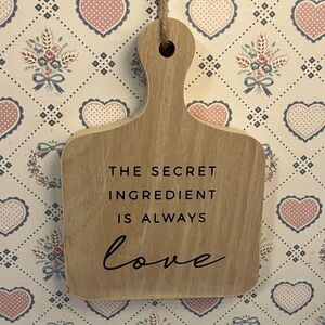 NWT Natural Wood Cutting Board Decor with CuteMessage